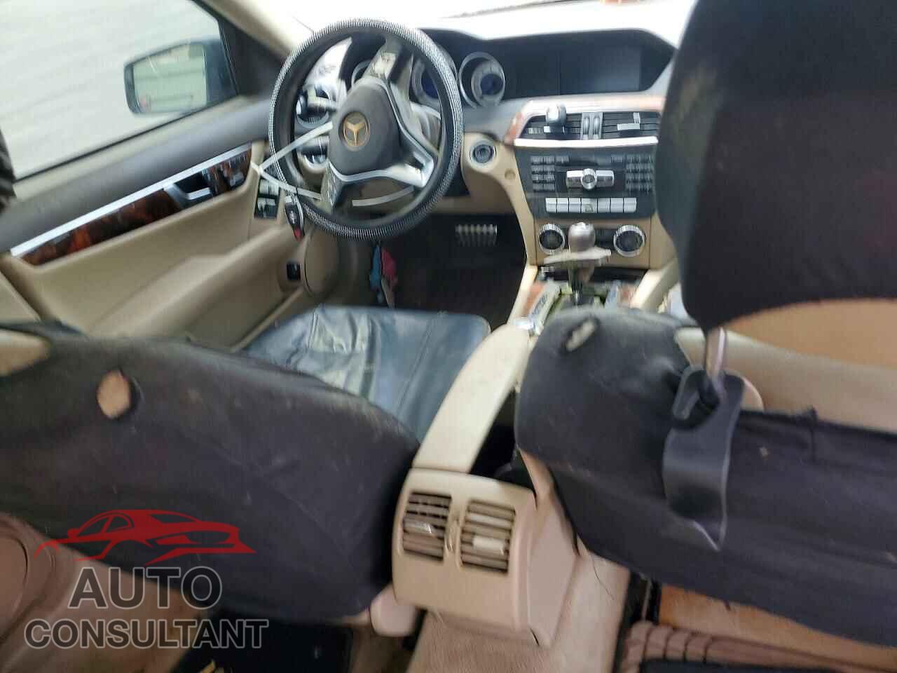 MERCEDES-BENZ C-CLASS 2012 - WDDGF8BB5CR207807