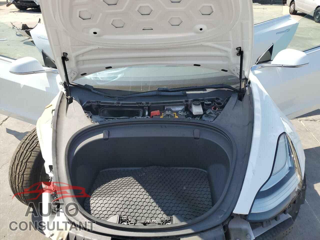 TESLA MODEL 3 2018 - 5YJ3E1EA0JF009161