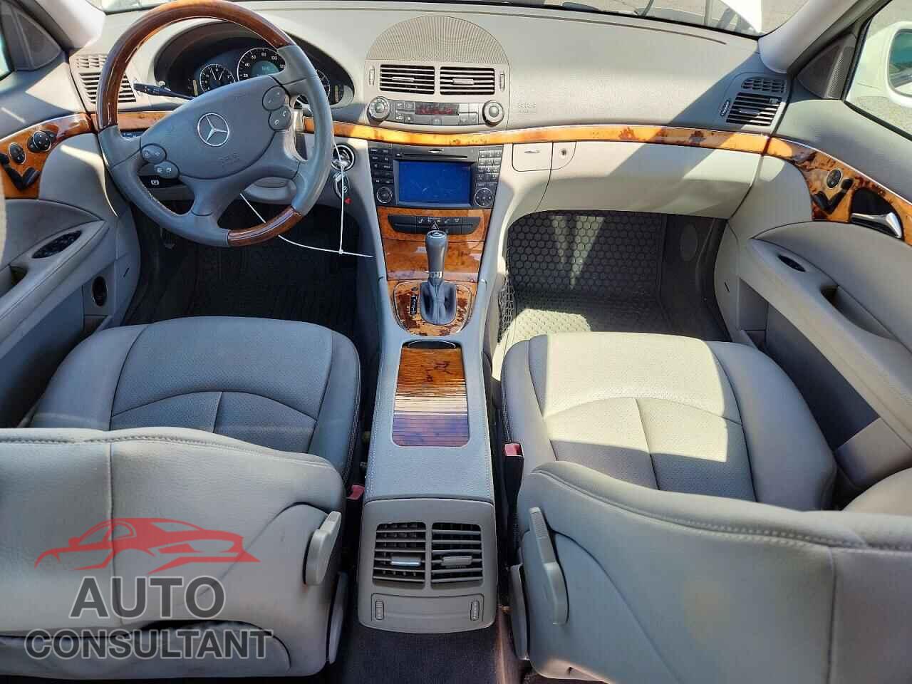 MERCEDES-BENZ E-CLASS 2009 - WDBUF56X39B368397