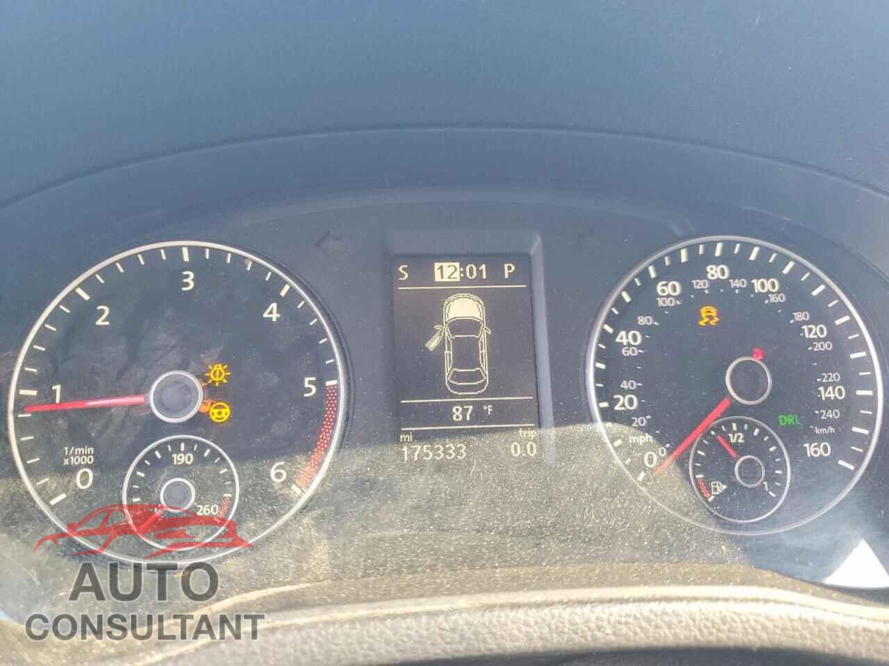 VOLKSWAGEN PASSAT 2015 - 1VWBV7A32FC032139
