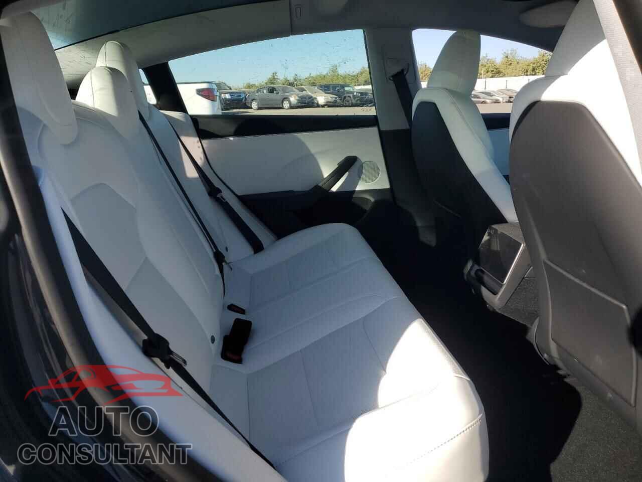 TESLA MODEL 3 2025 - 5YJ3E1EA9SF051037