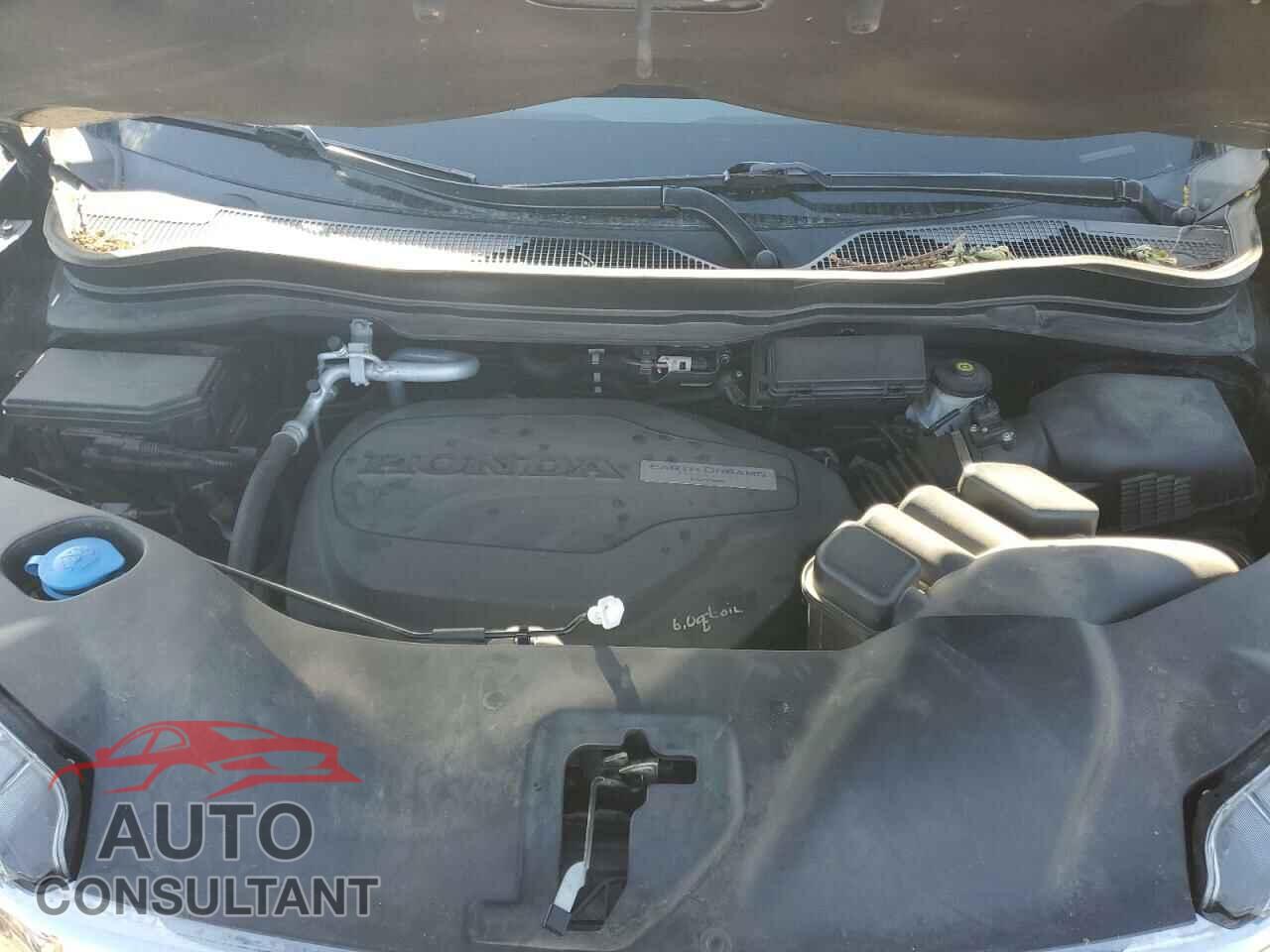 HONDA PILOT 2017 - 5FNYF6H98HB057115
