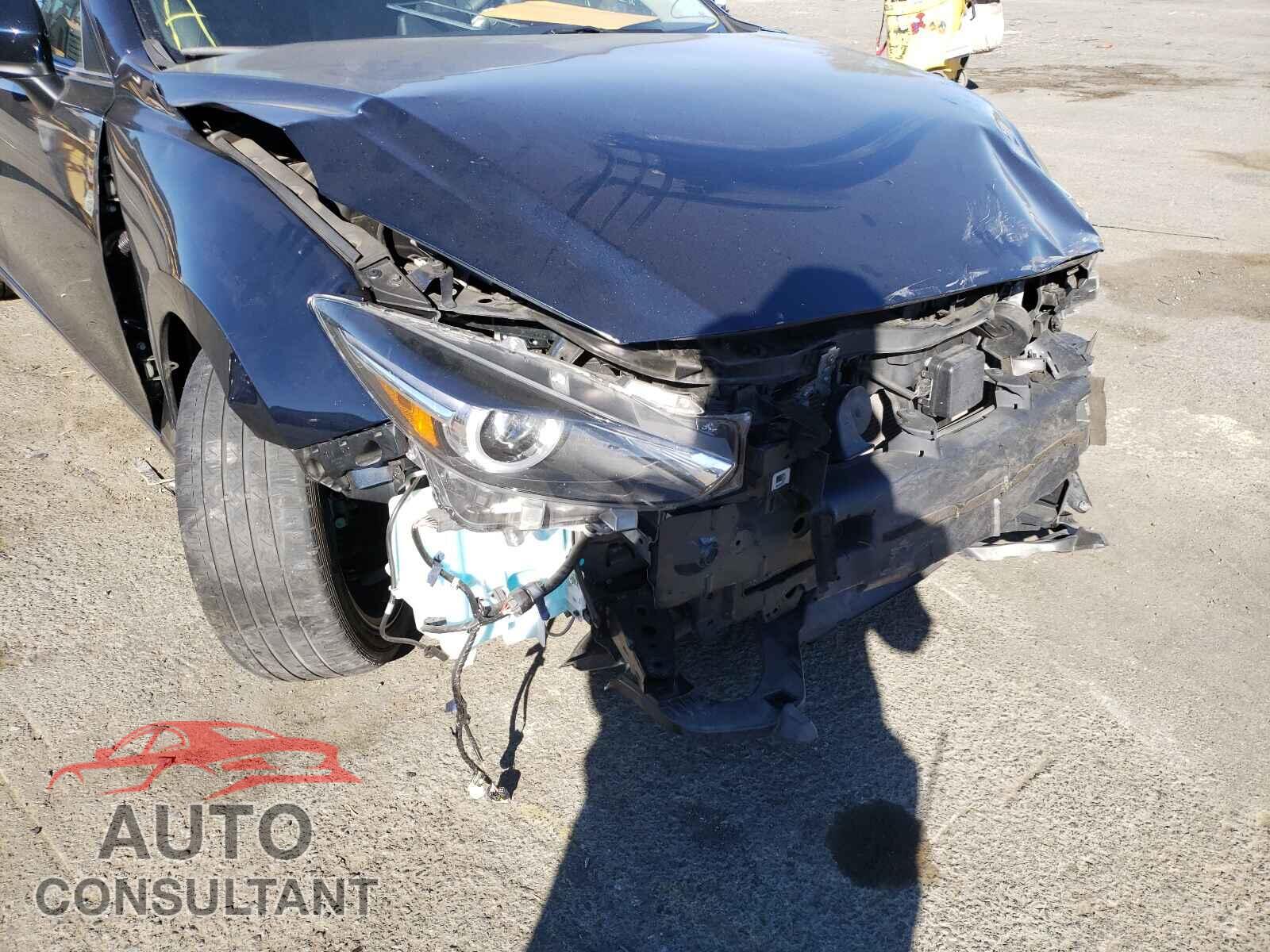 MAZDA 3 2018 - 3MZBN1W31JM186287