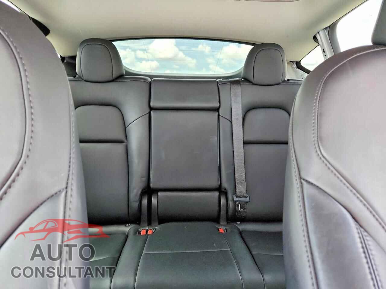 TESLA MODEL Y 2024 - 7SAYGDED7RF149945
