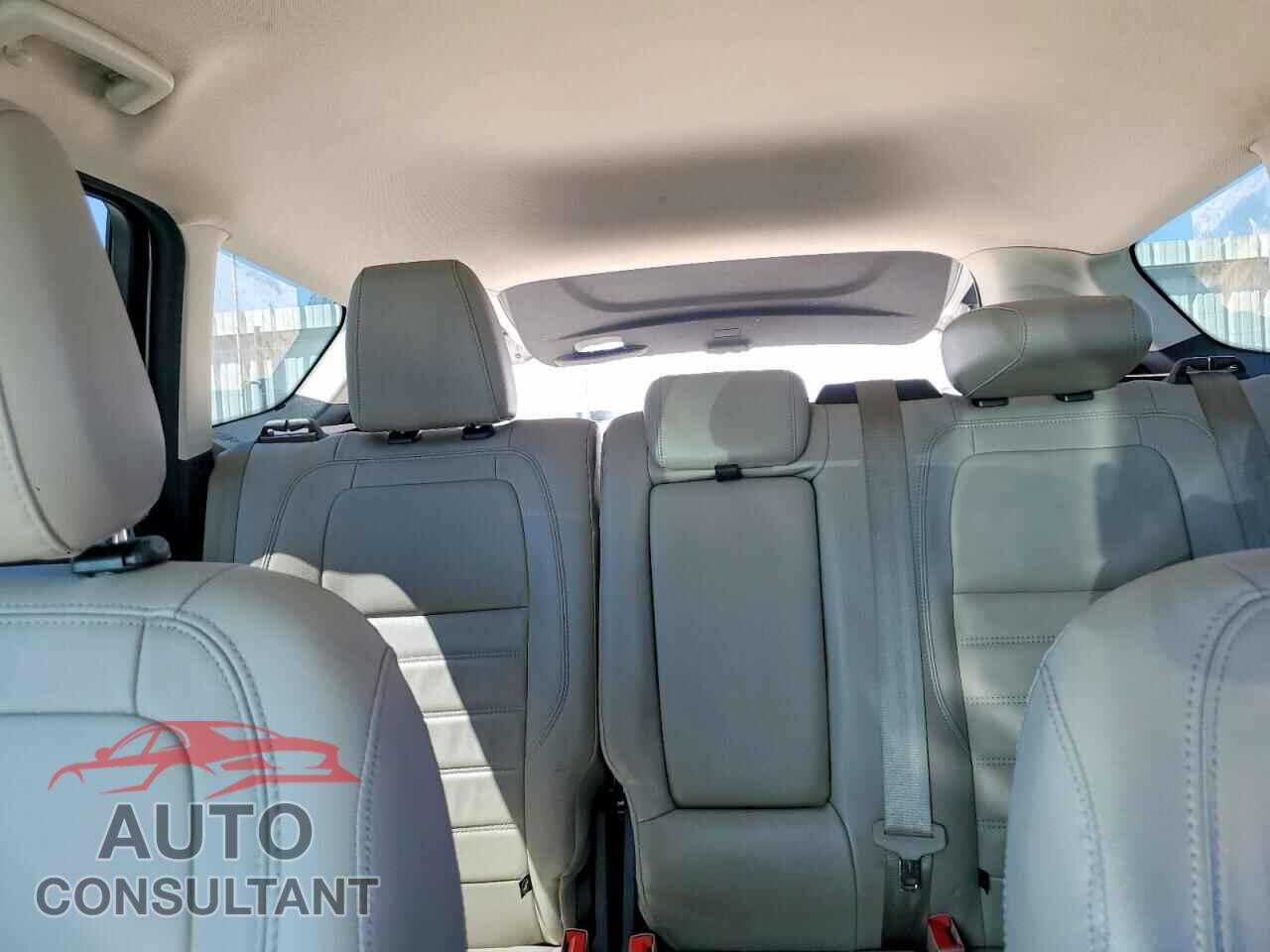 FORD ESCAPE 2018 - 1FMCU0J96JUB62347