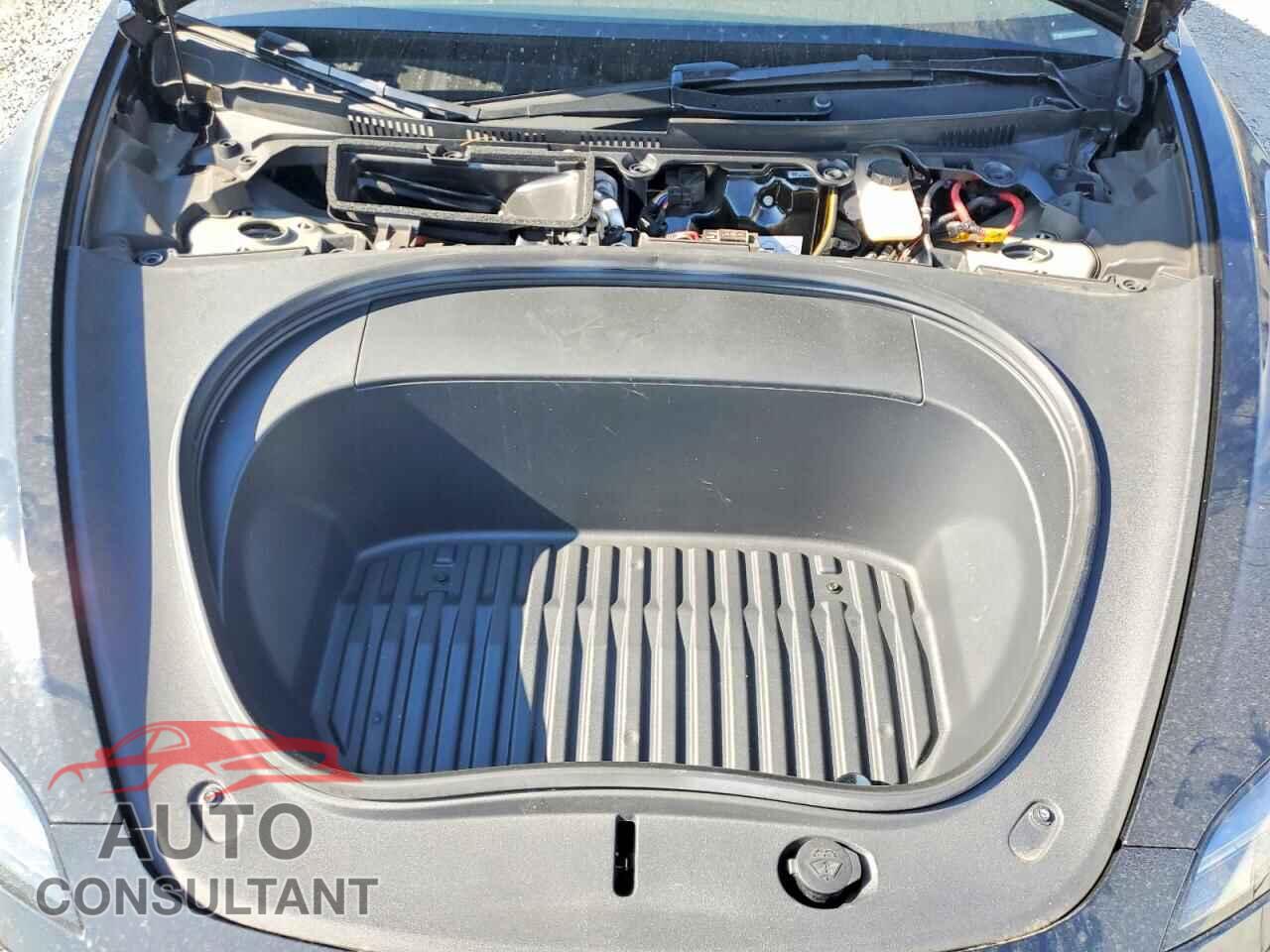 TESLA MODEL 3 2024 - 5YJ3E1EA0RF815528