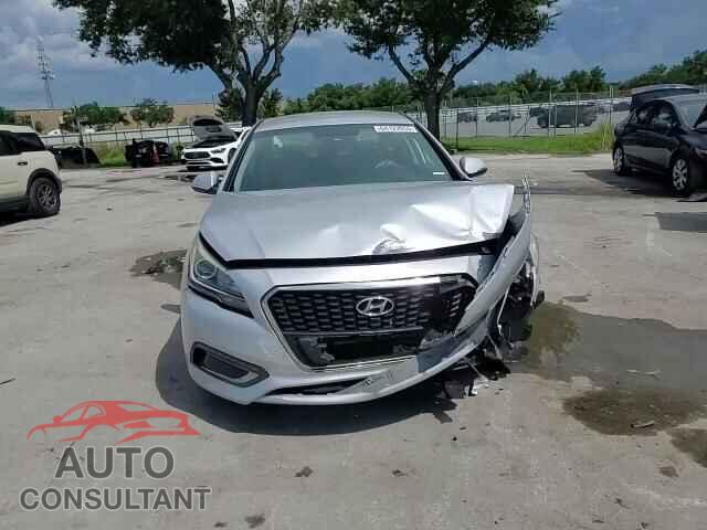 HYUNDAI SONATA 2017 - KMHE24L14HA043561
