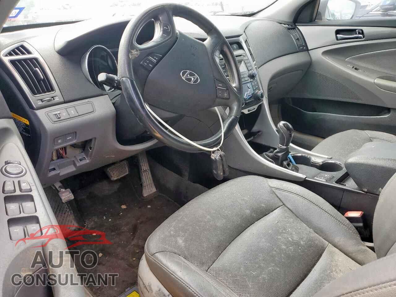 HYUNDAI SONATA 2012 - KMHEC4A48CA057661