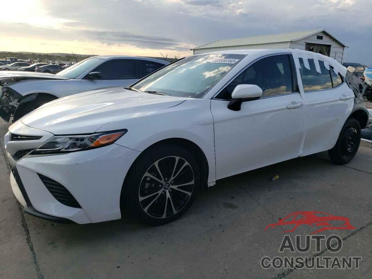 TOYOTA CAMRY 2018 - 4T1B11HK7JU651665