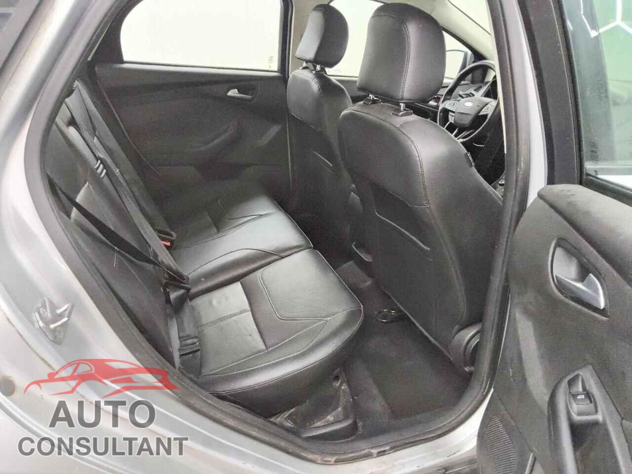 FORD FOCUS 2015 - 1FADP3F28FL318596