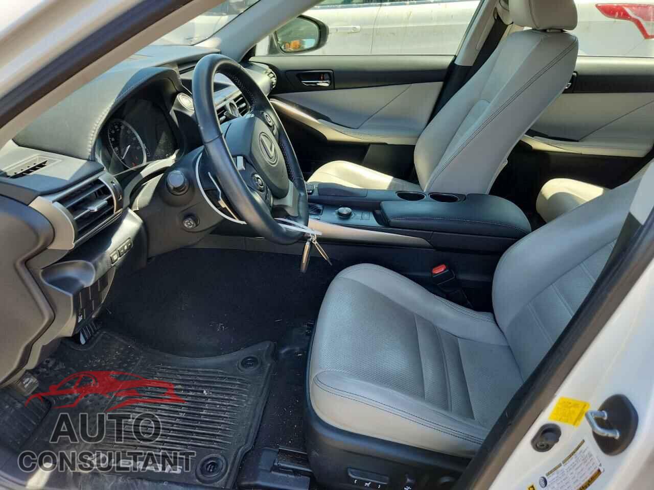LEXUS IS 2015 - JTHCE1D28F5007448