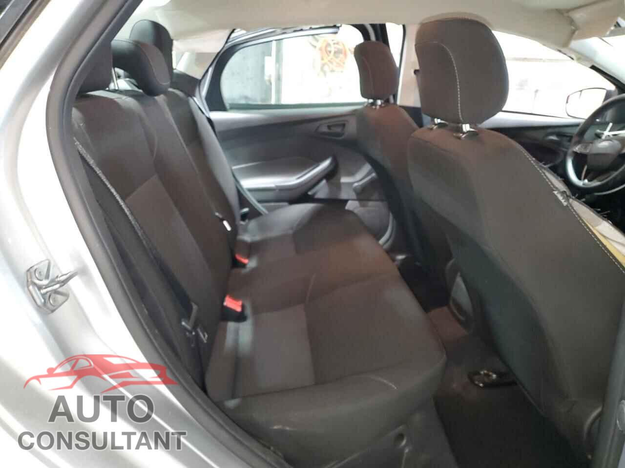 FORD FOCUS 2017 - 1FADP3E23HL258103