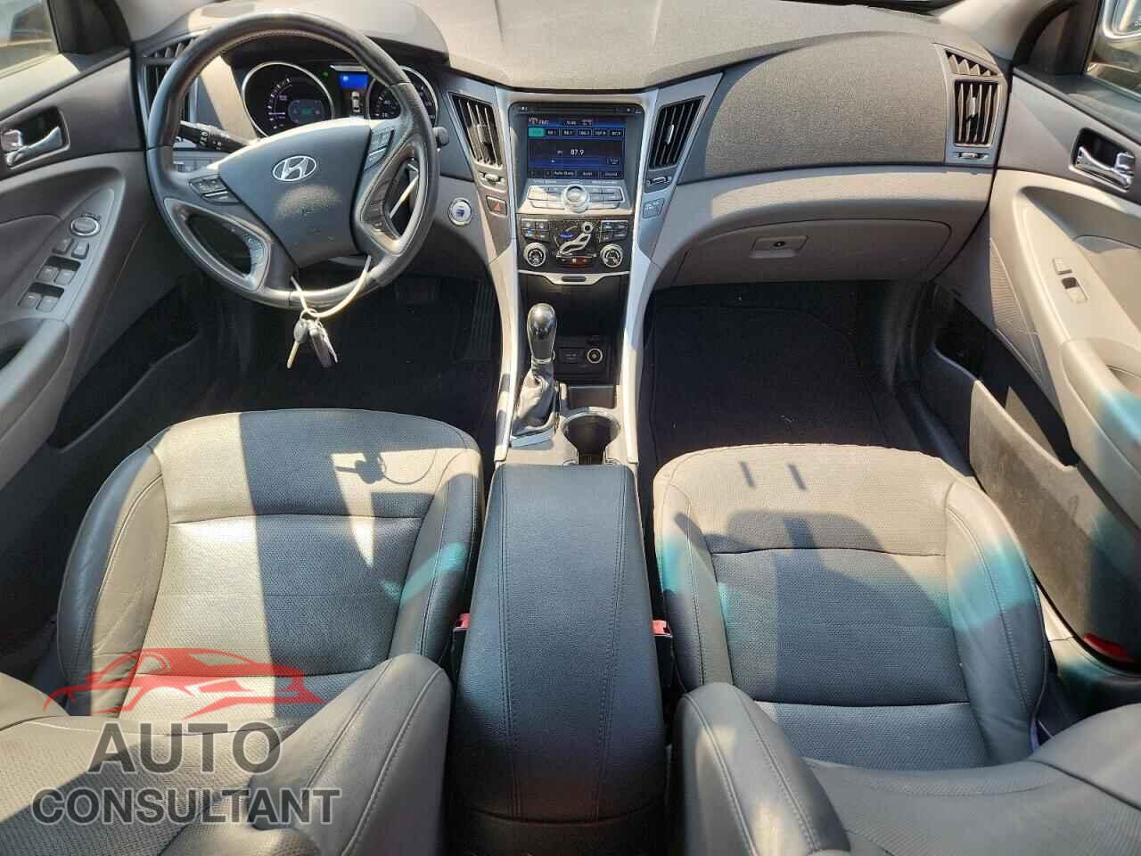 HYUNDAI SONATA 2011 - KMHEC4A48BA006899