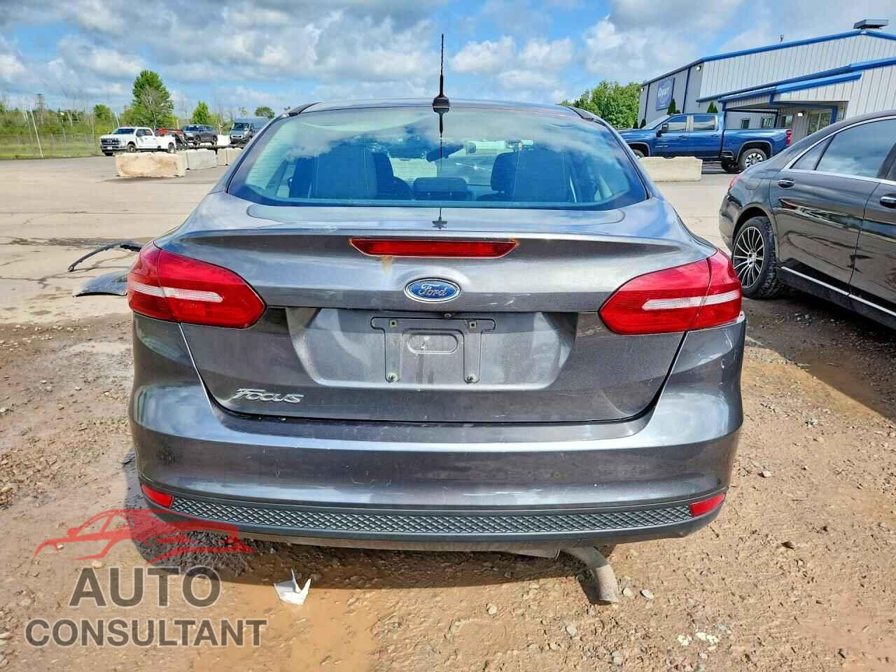 FORD FOCUS 2015 - 1FADP3E22FL372106