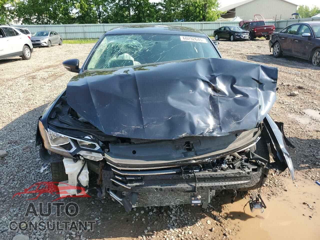 VOLKSWAGEN PASSAT 2017 - 1VWAT7A35HC063566