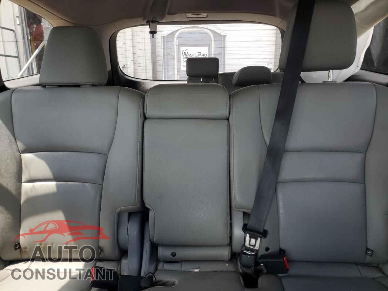HONDA PILOT 2017 - 5FNYF6H92HB018228