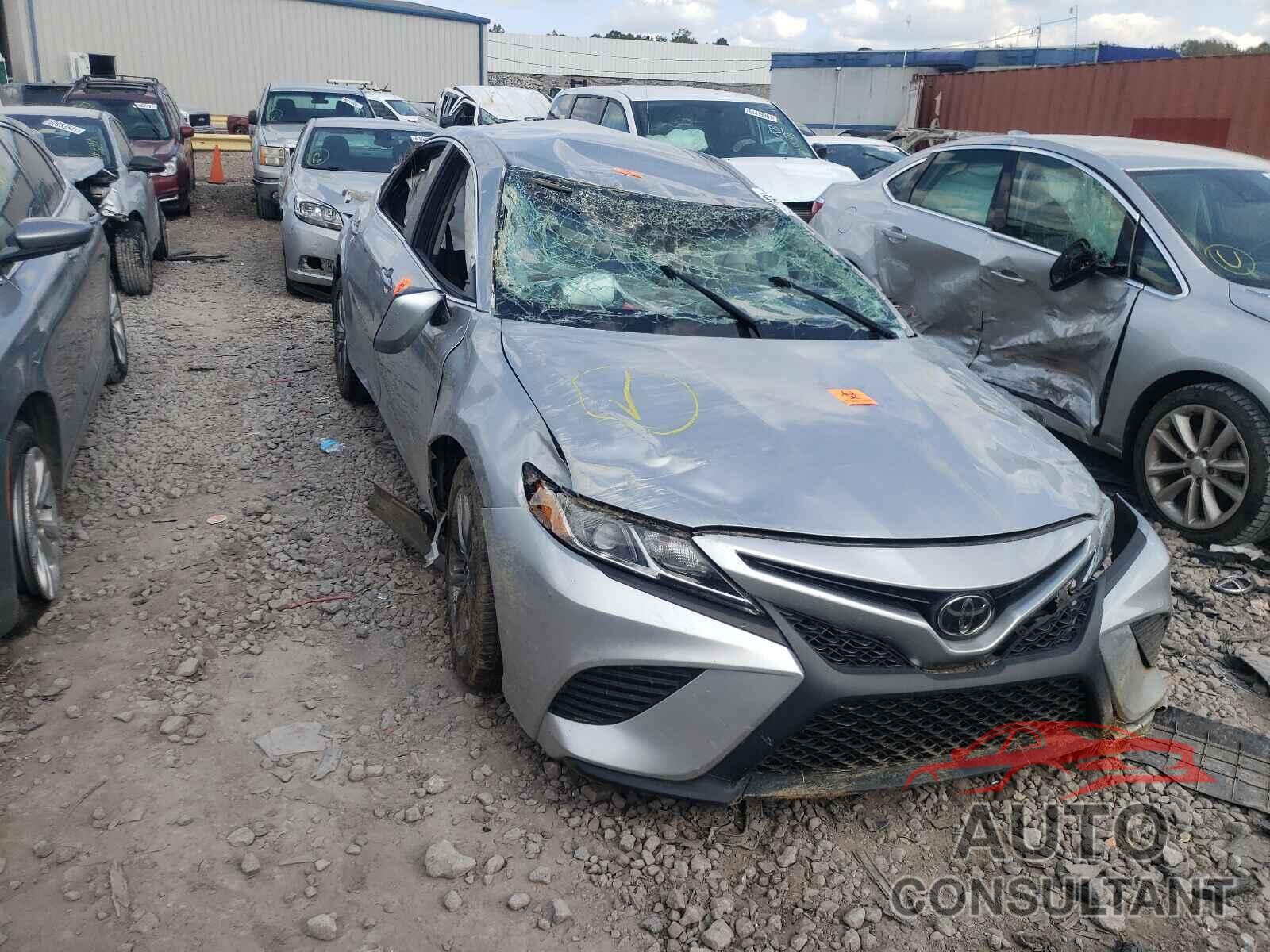 TOYOTA CAMRY 2018 - 4T1B11HKXJU526675