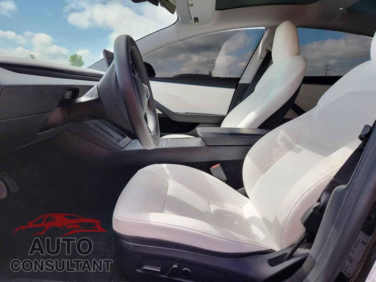 TESLA MODEL 3 2024 - 5YJ3E1EB2RF807102