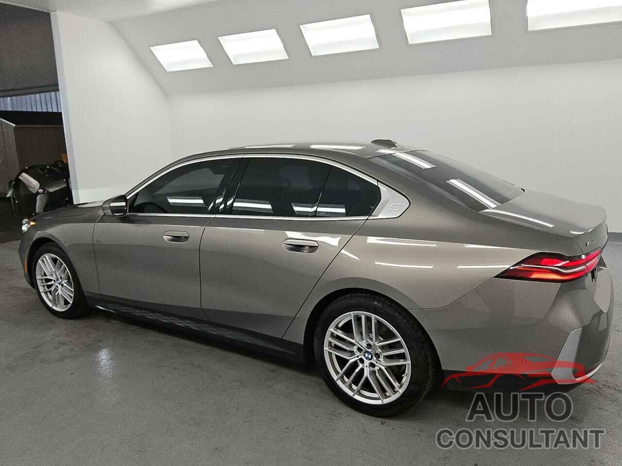 BMW 5 SERIES 2024 - WBA53FJ01RCS03468