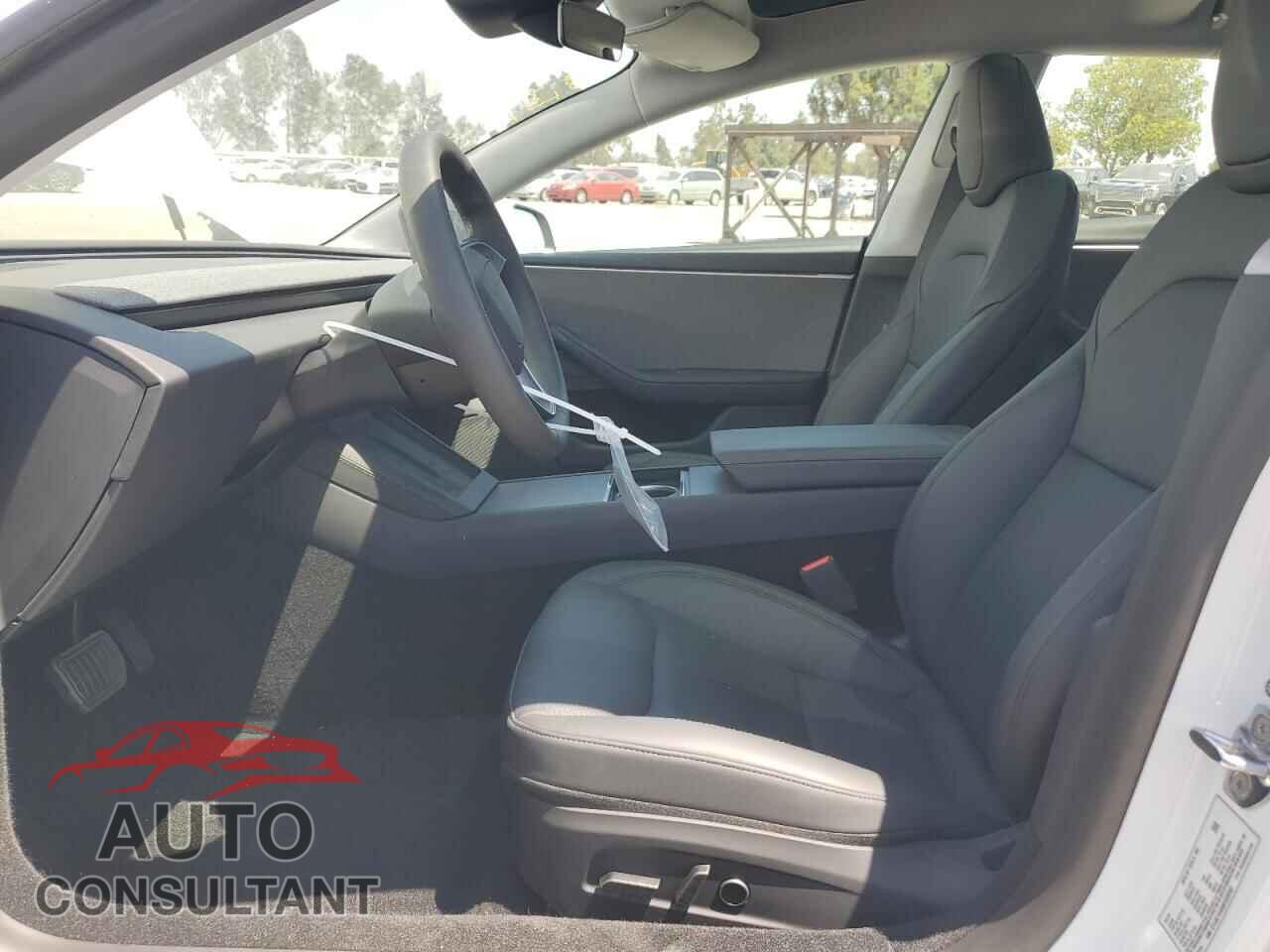 TESLA MODEL 3 2025 - 5YJ3E1EA8SF020202