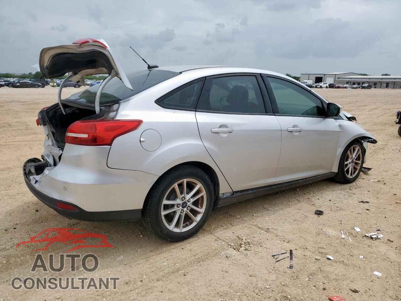 FORD FOCUS 2015 - 1FADP3F21FL210370