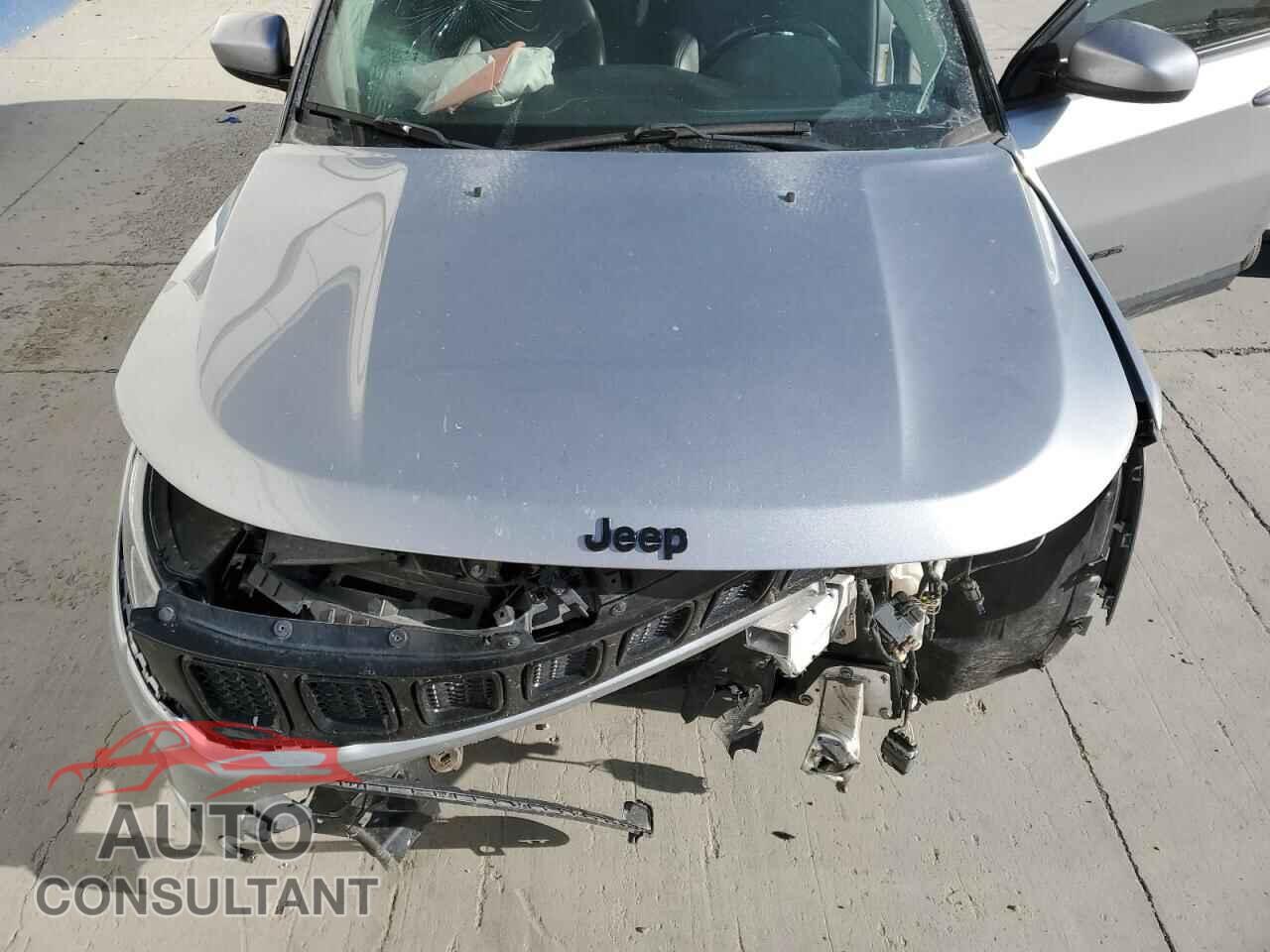 JEEP COMPASS 2018 - 3C4NJDBB0JT396105