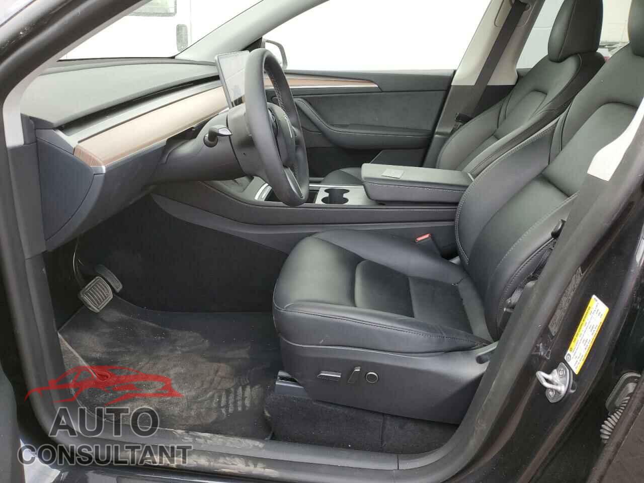 TESLA MODEL Y 2024 - 7SAYGDEE5RF993460
