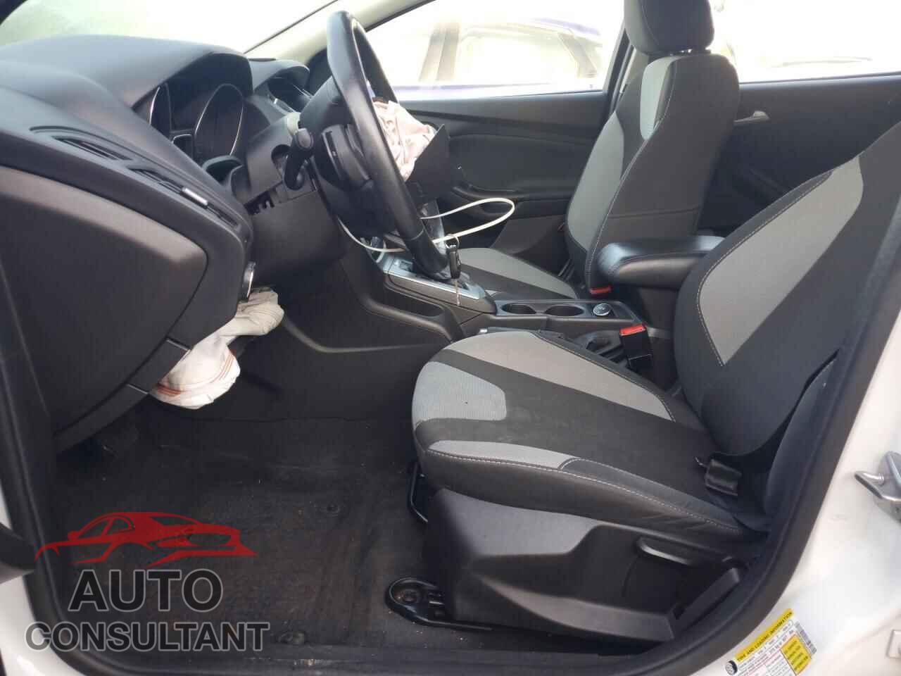 FORD FOCUS 2014 - 1FADP3K22EL415703
