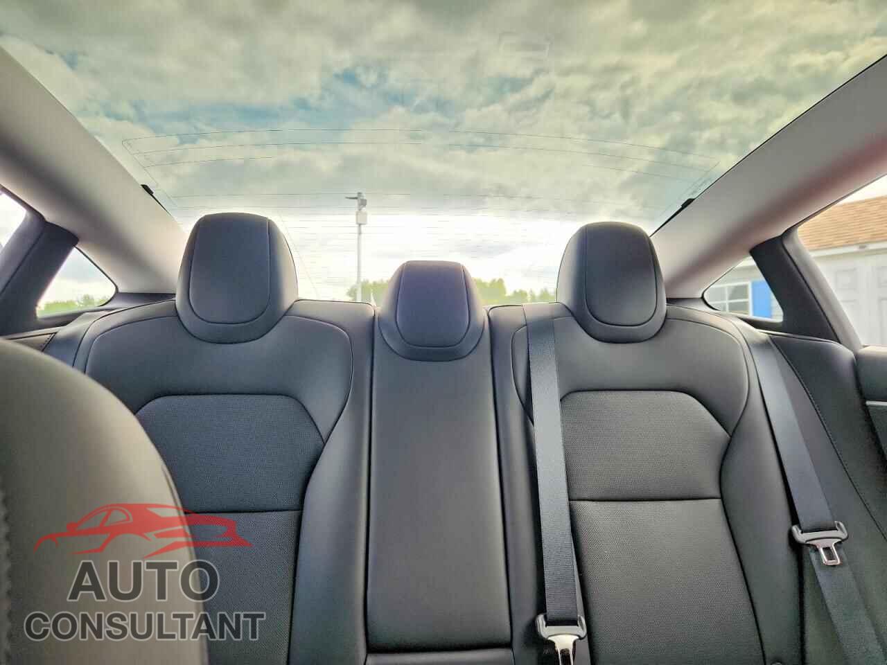 TESLA MODEL 3 2024 - 5YJ3E1EB2RF769354