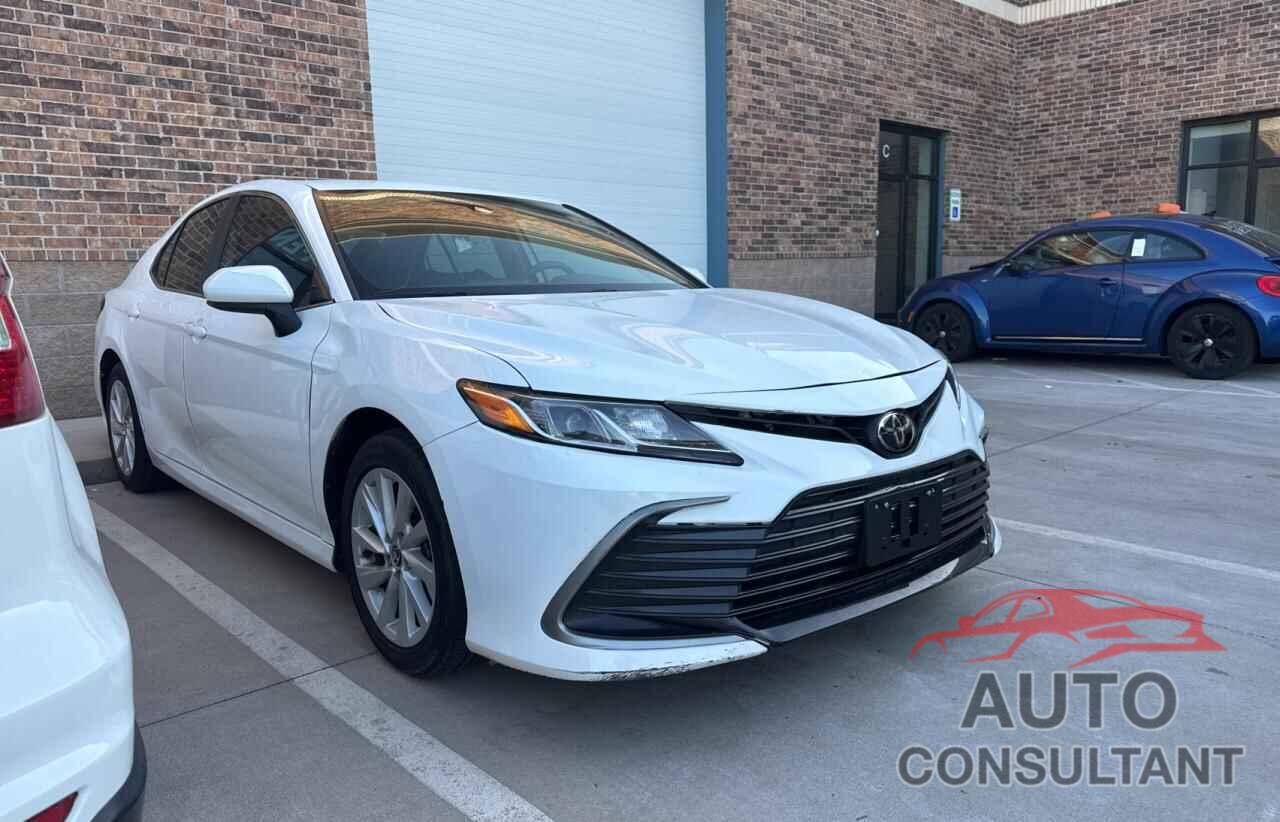 TOYOTA CAMRY 2021 - 4T1C11AK7MU595701