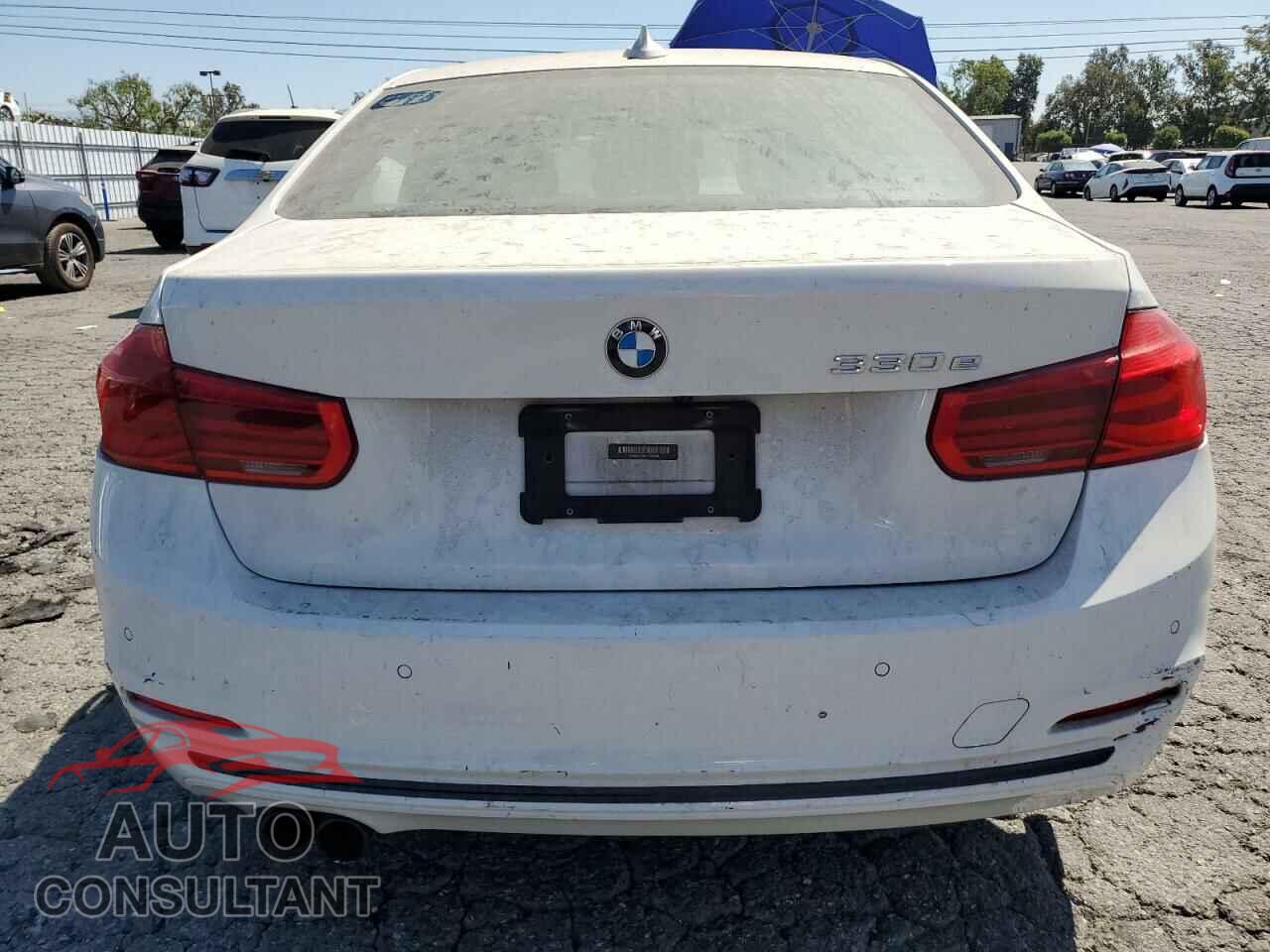 BMW 3 SERIES 2017 - WBA8E1C30HK895454