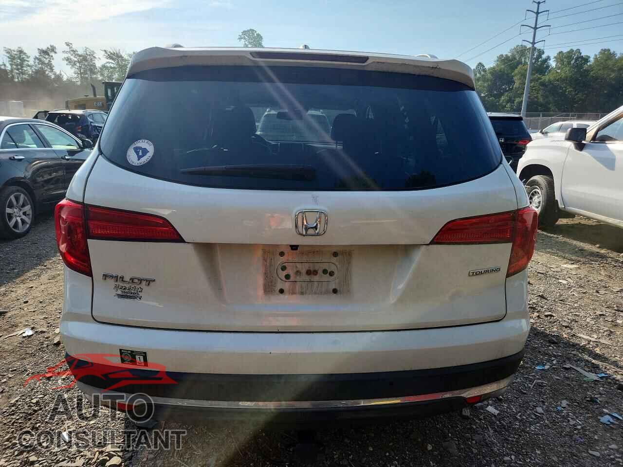 HONDA PILOT 2016 - 5FNYF5H95GB016126