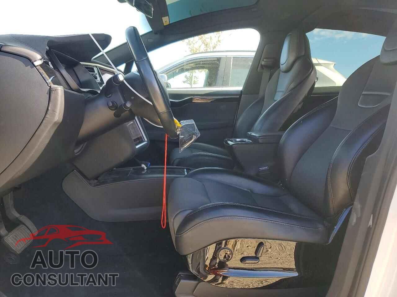 TESLA MODEL X 2016 - 5YJXCBE21GF033662