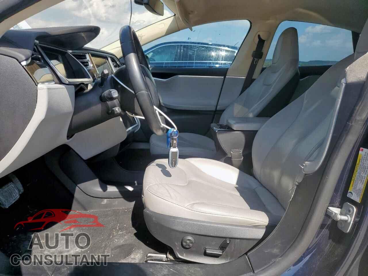 TESLA MODEL S 2013 - 5YJSA1CN8DFP05784
