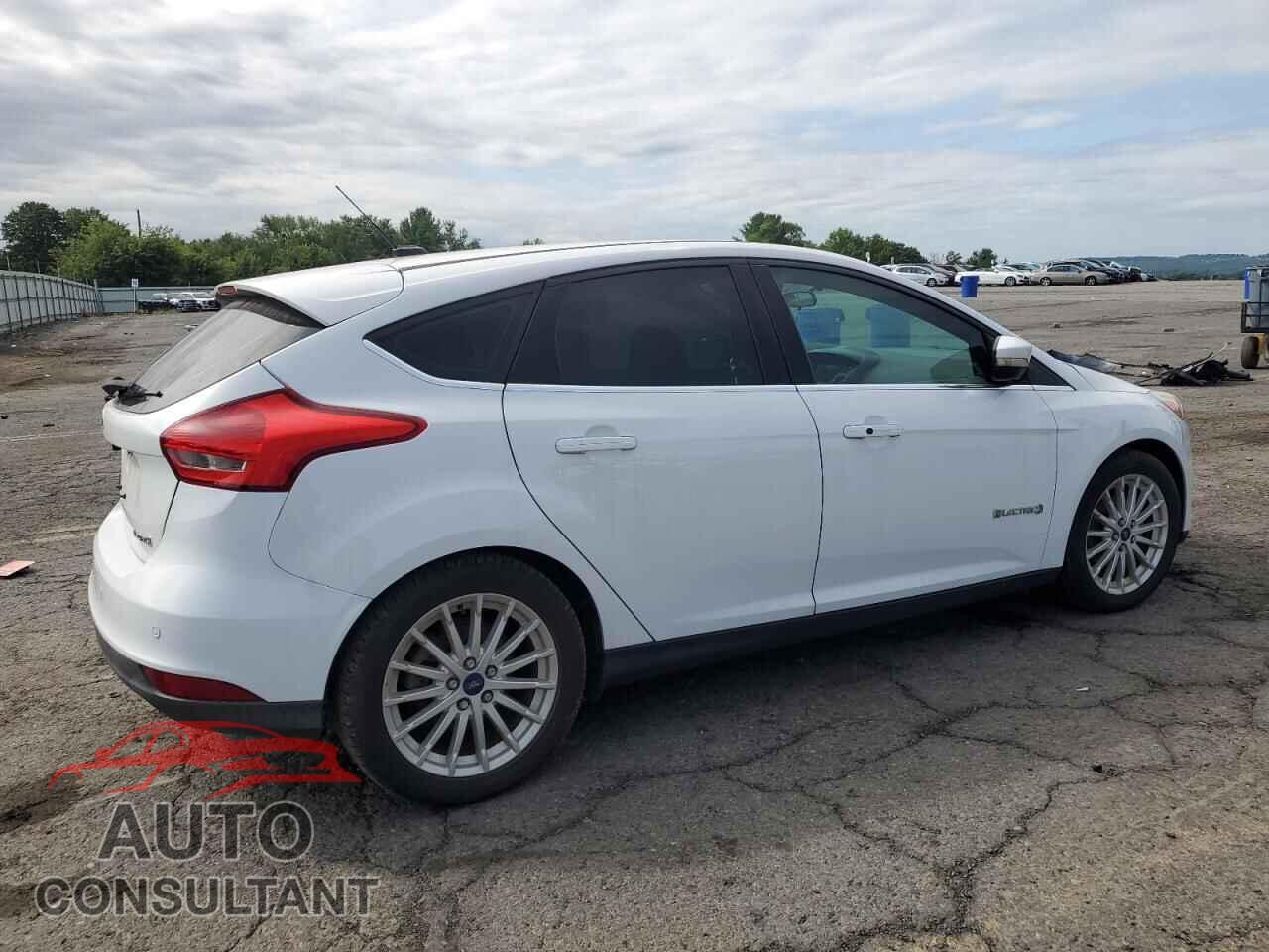 FORD FOCUS 2017 - 1FADP3R40HL224437
