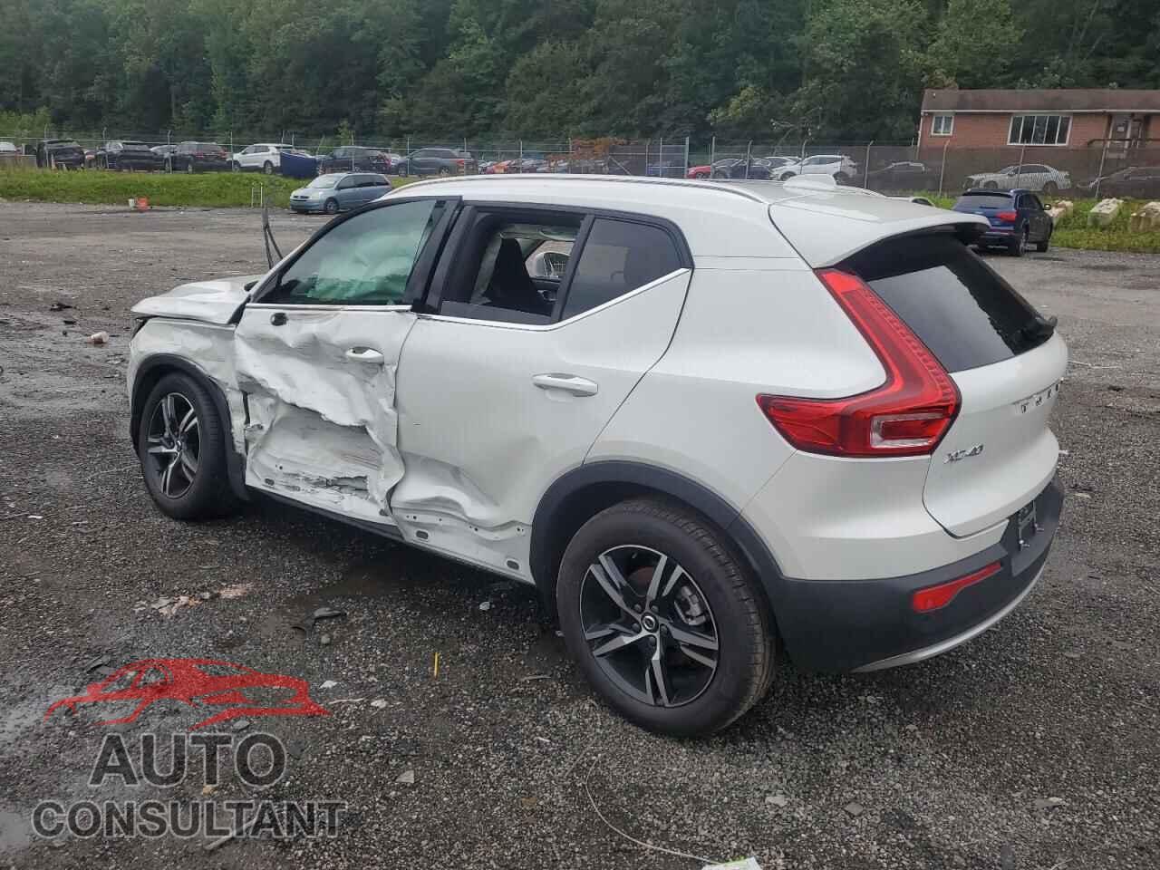 VOLVO XC40 CORE 2025 - YV4L12UJ2S2575195