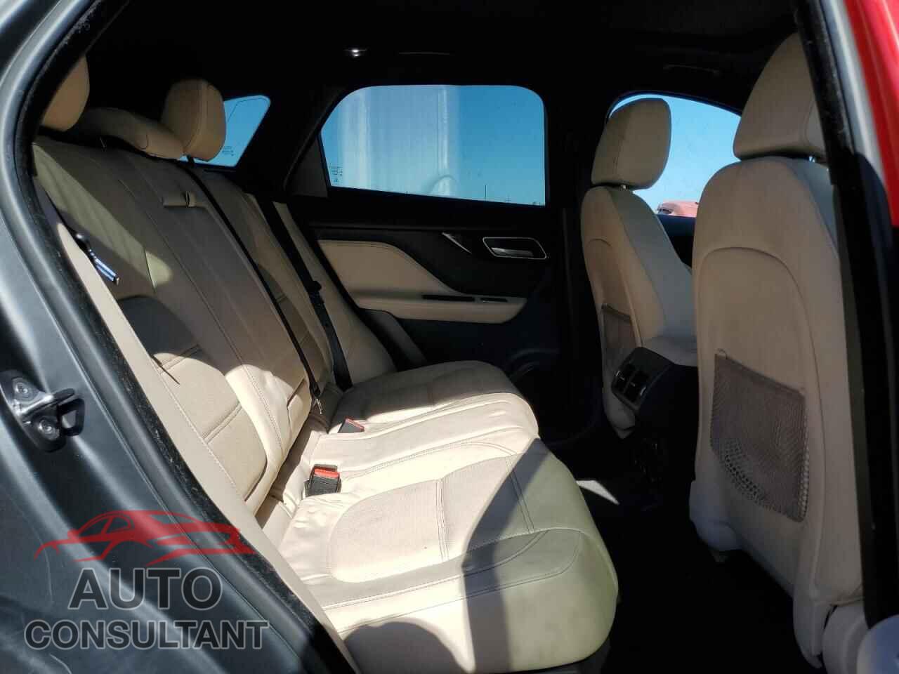 JAGUAR F-PACE 2017 - SADCK2BV4HA065052