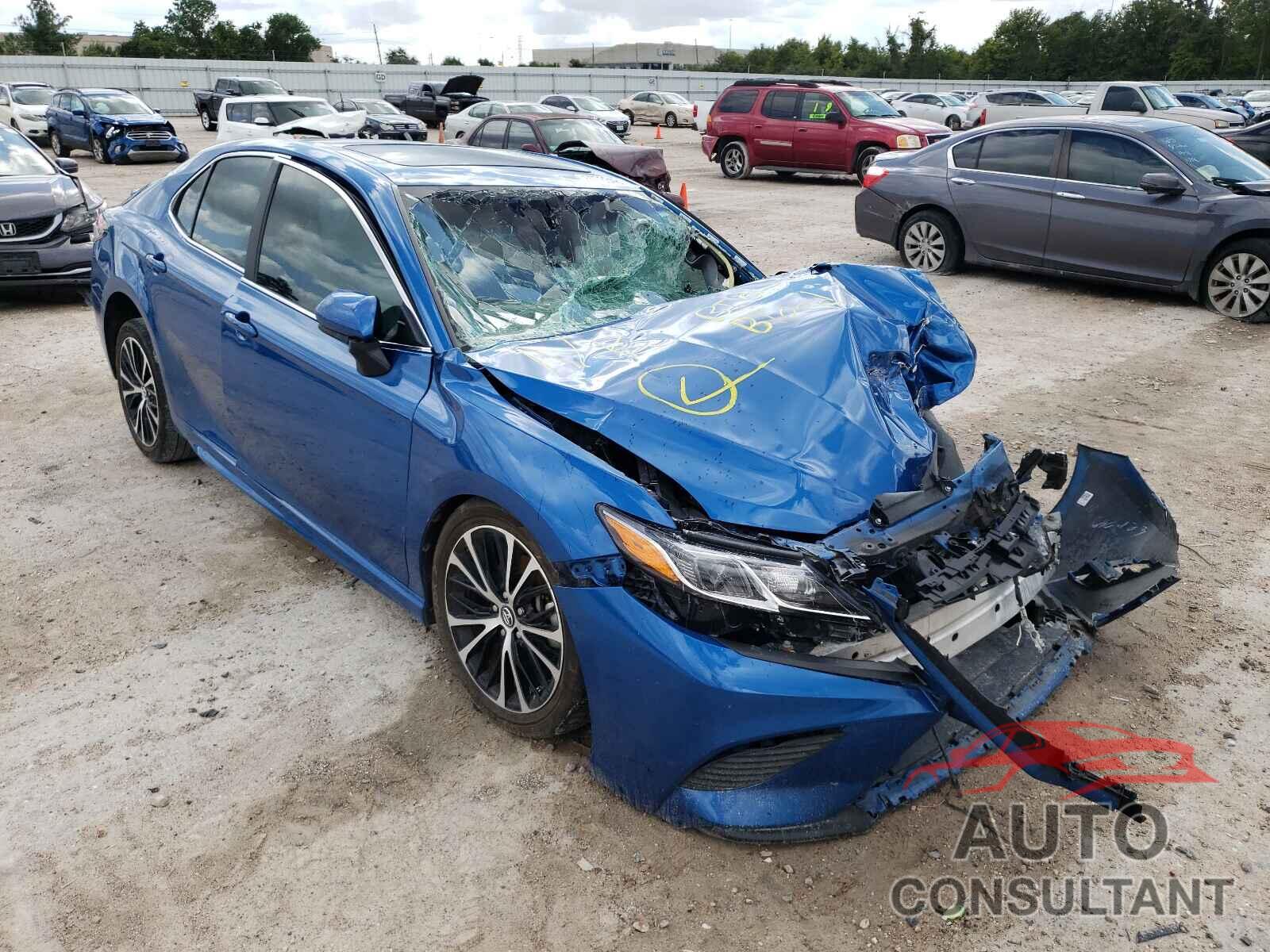 TOYOTA CAMRY 2018 - 4T1B11HK2JU133043
