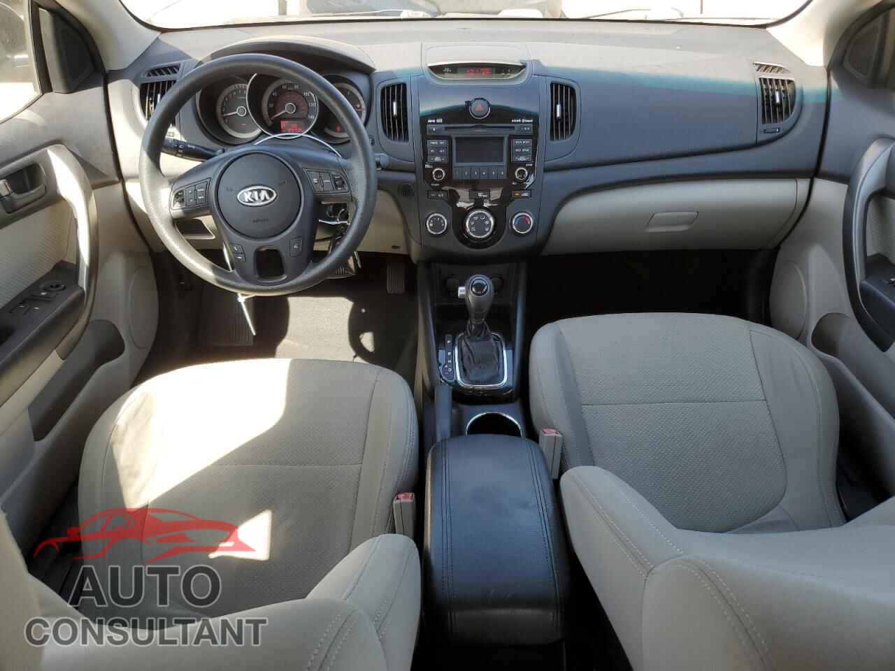 KIA FORTE 2011 - KNAFU6A28B5398742