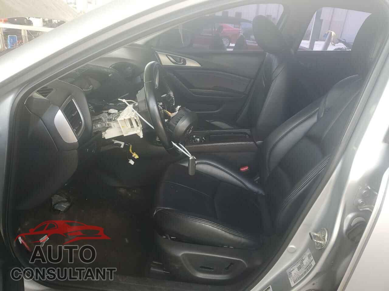 MAZDA 3 2018 - 3MZBN1L39JM203695