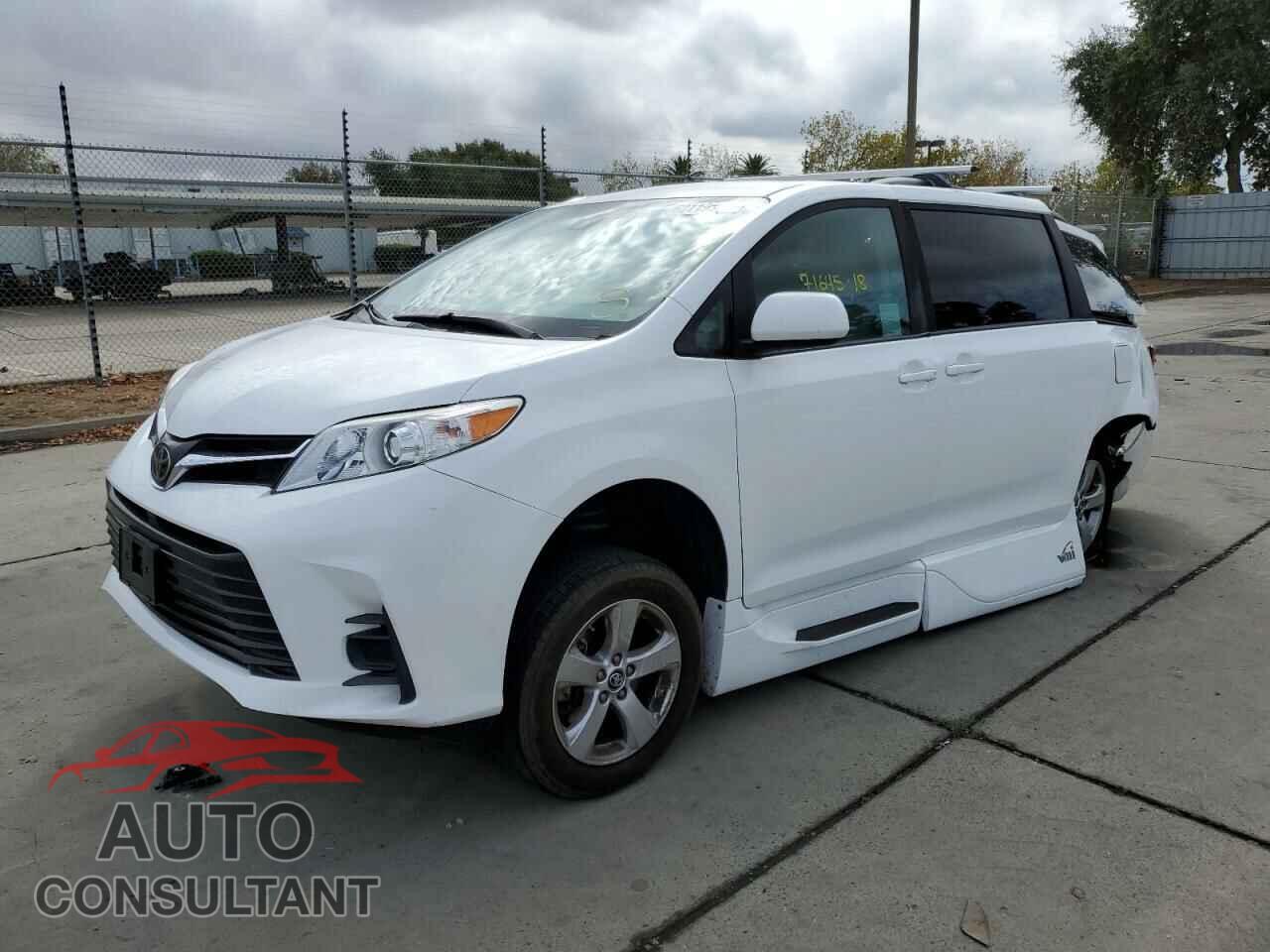 TOYOTA SIENNA 2018 - 5TDKZ3DC0JS944349