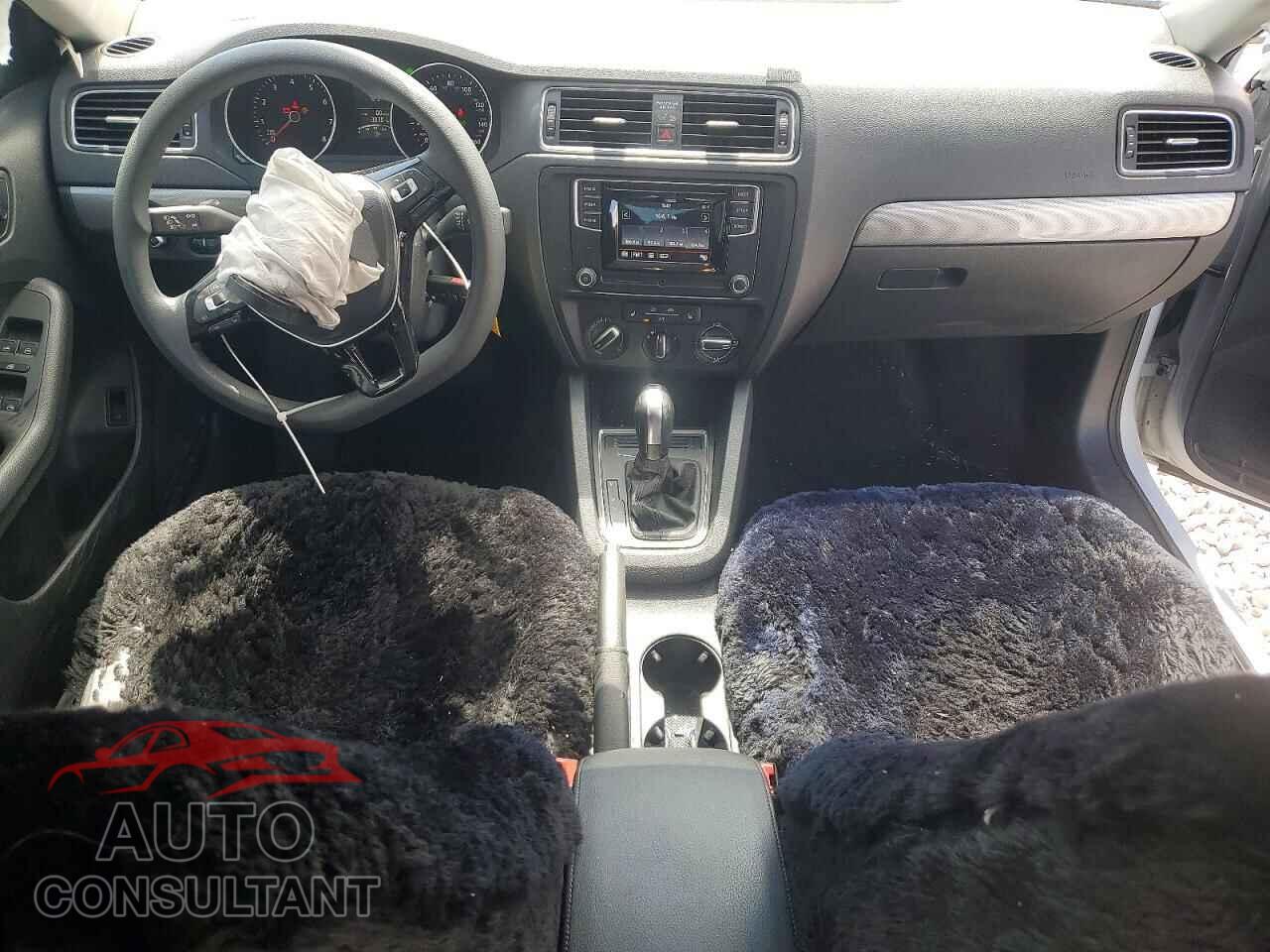VOLKSWAGEN JETTA 2017 - 3VW2B7AJ9HM414919