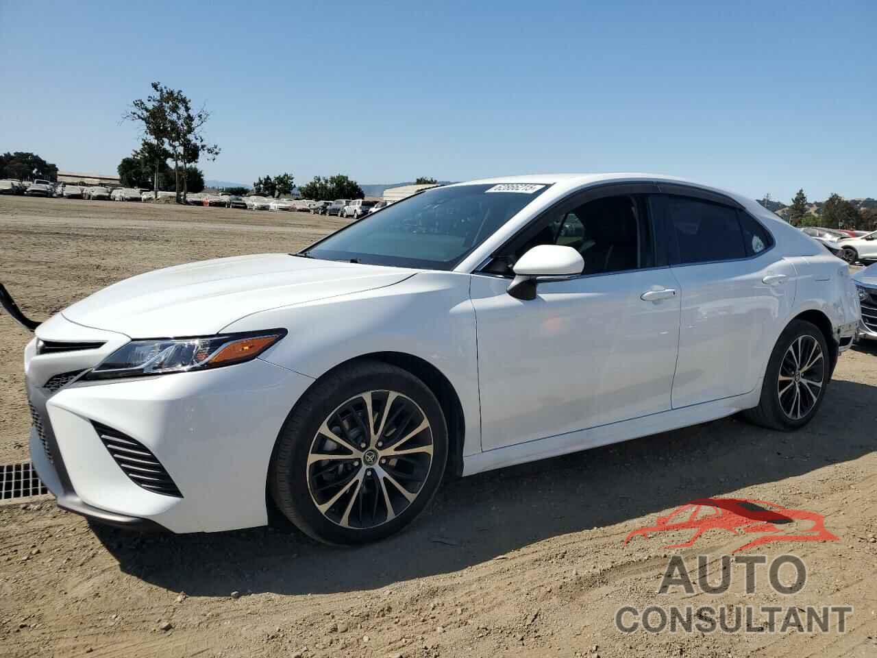 TOYOTA CAMRY 2018 - 4T1B11HK3JU597734