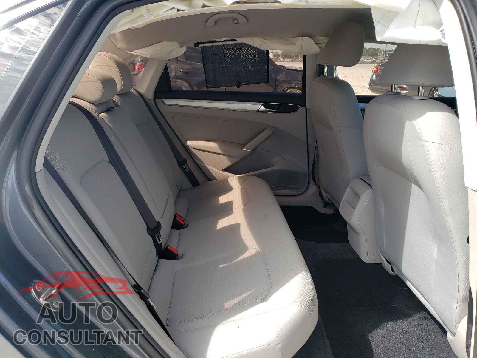 VOLKSWAGEN PASSAT 2017 - 1VWAT7A32HC035465