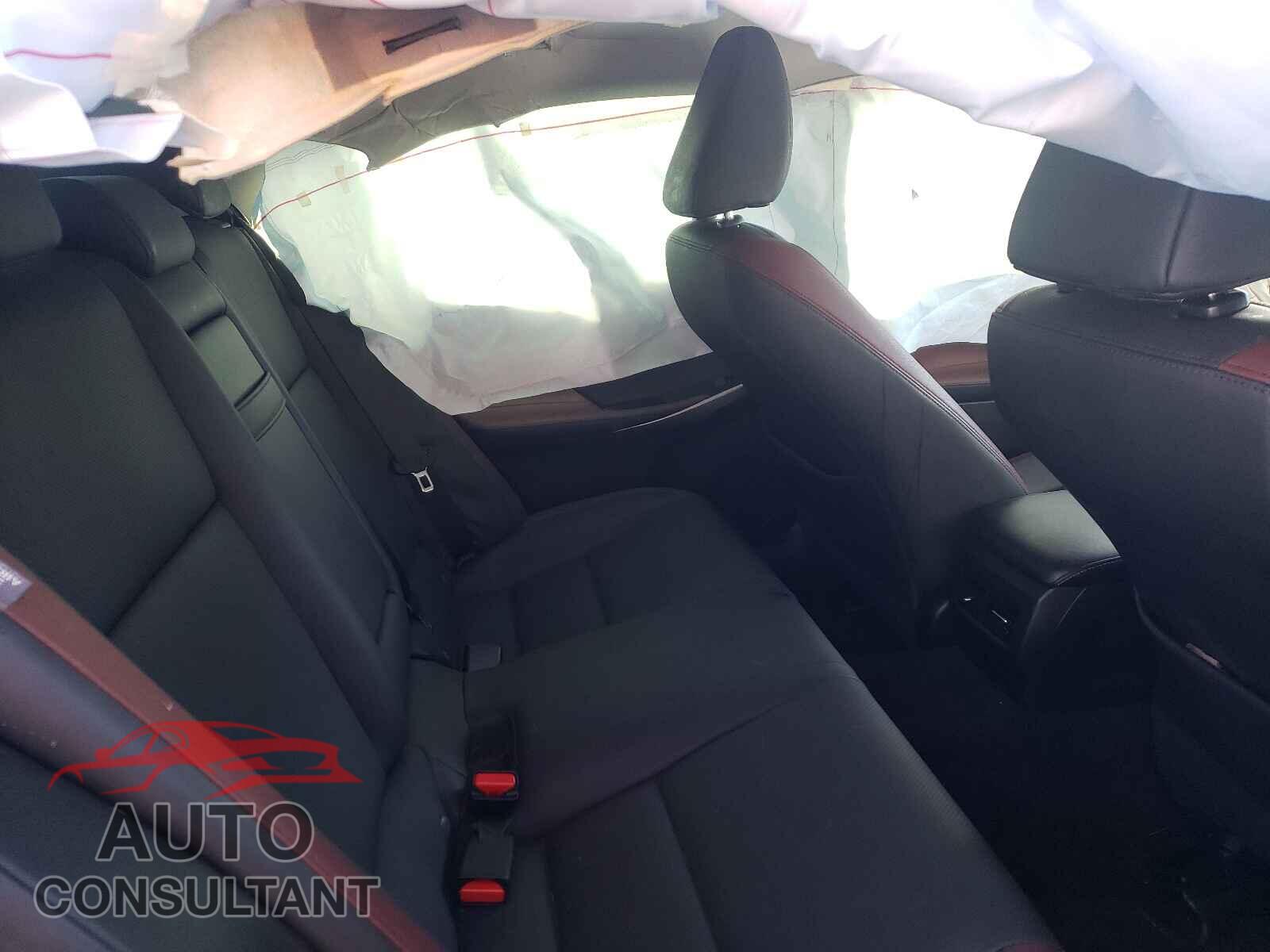 LEXUS IS 2019 - JTHBA1D20K5092108