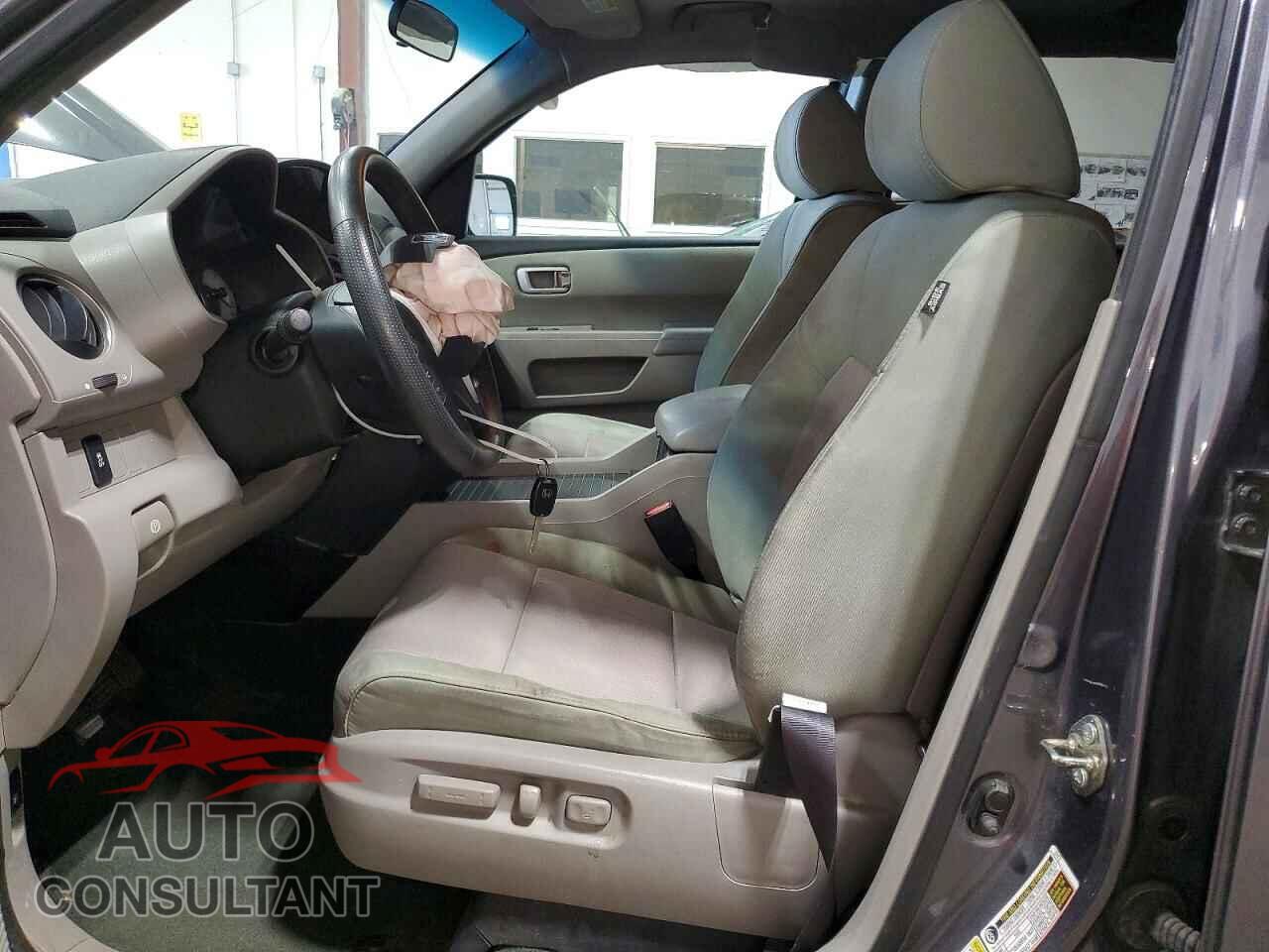 HONDA PILOT 2015 - 5FNYF4H30FB010836
