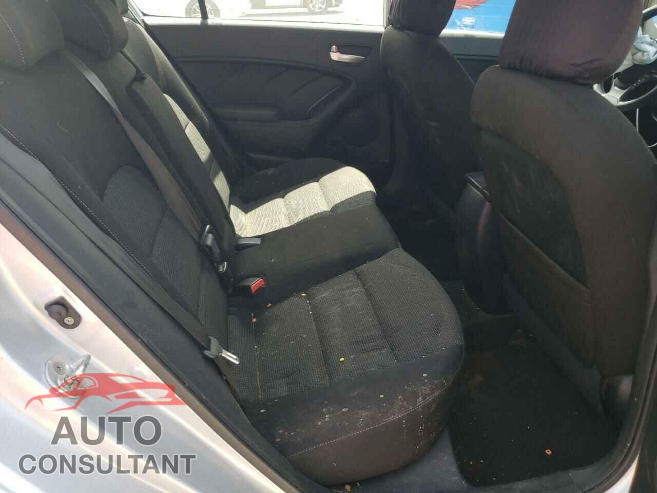 KIA FORTE 2017 - KNAFK5A82H5674183
