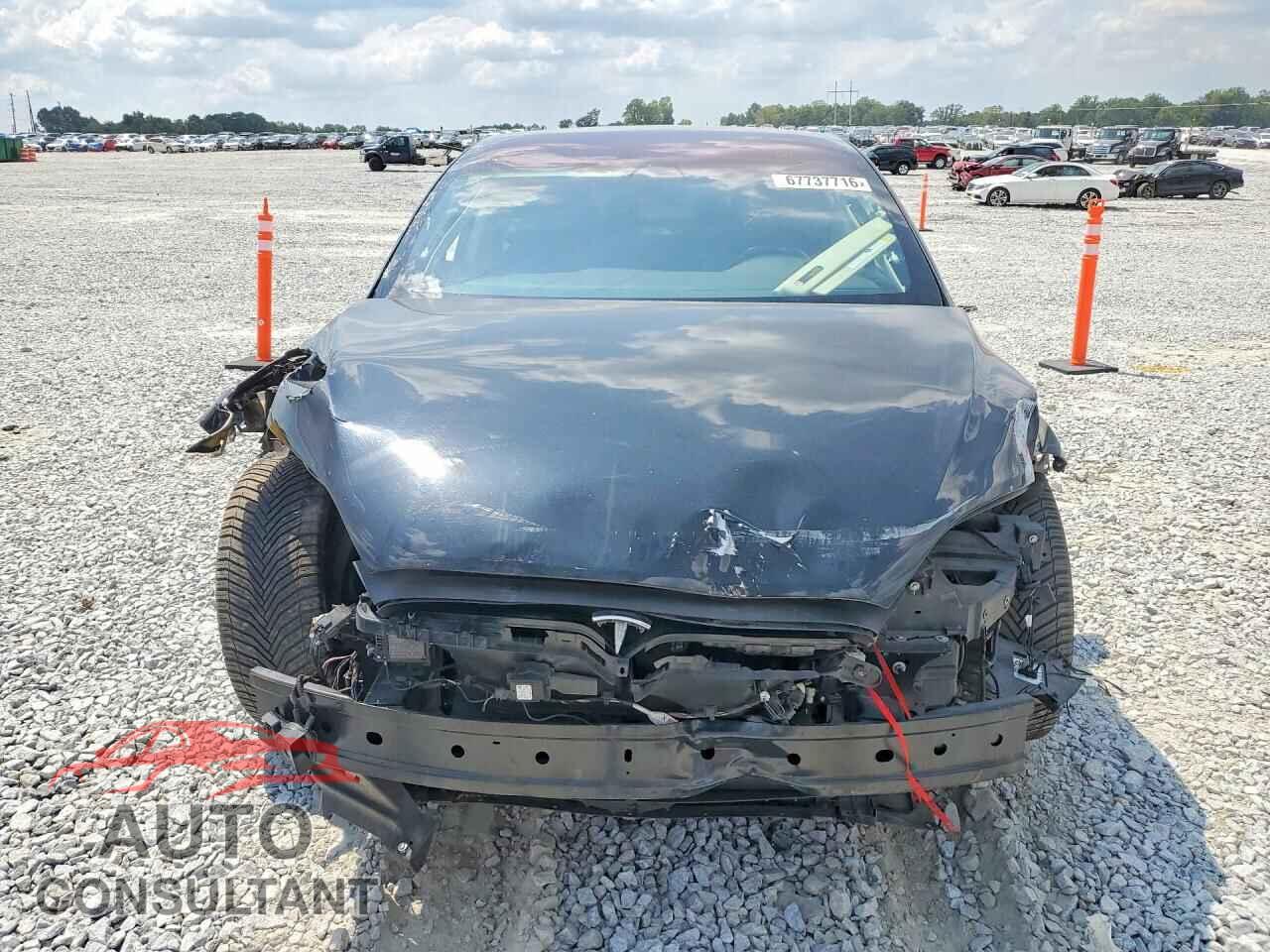 TESLA MODEL X 2018 - 5YJXCBE21JF127144