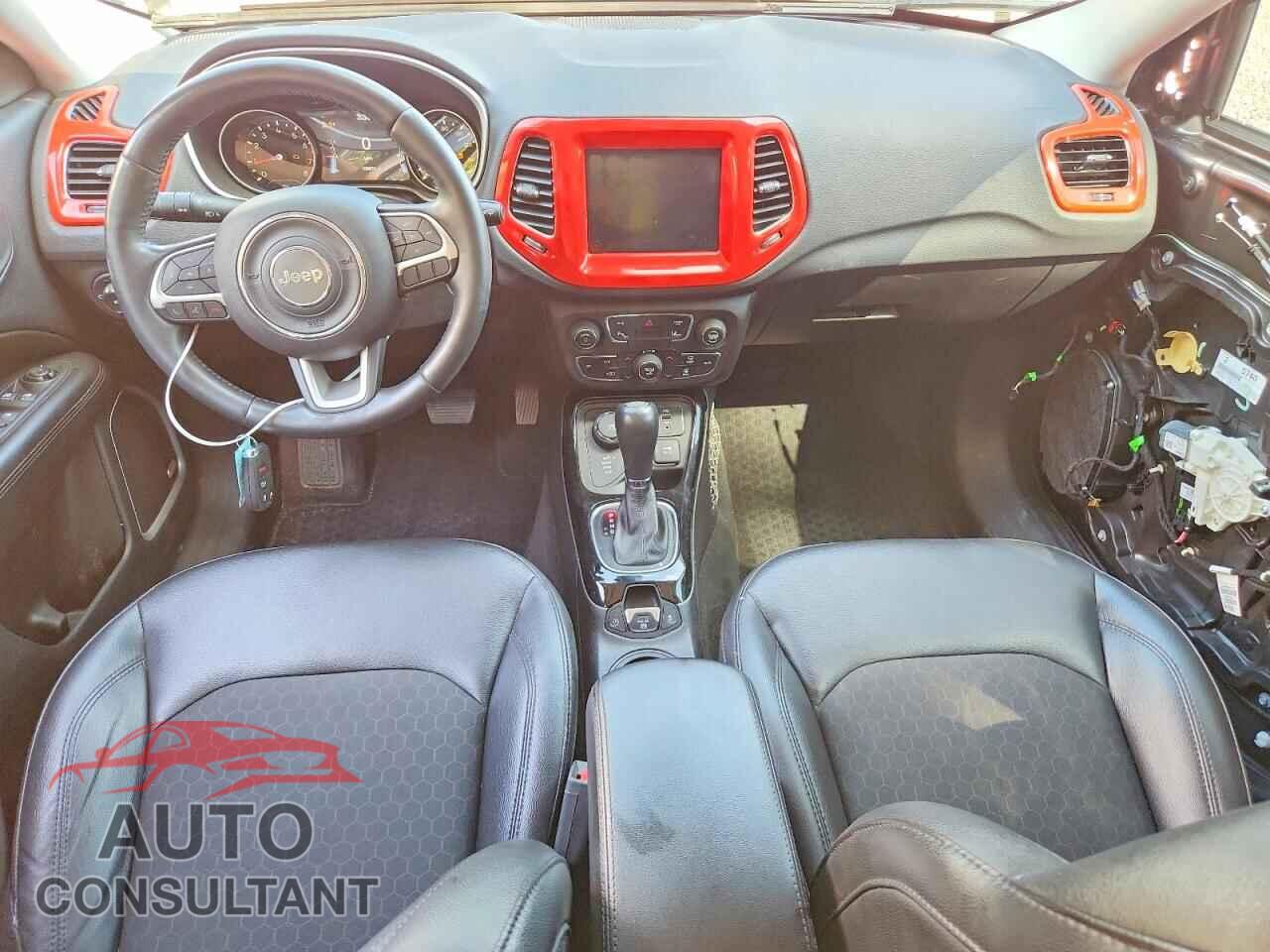 JEEP COMPASS 2018 - 3C4NJDBB6JT304155