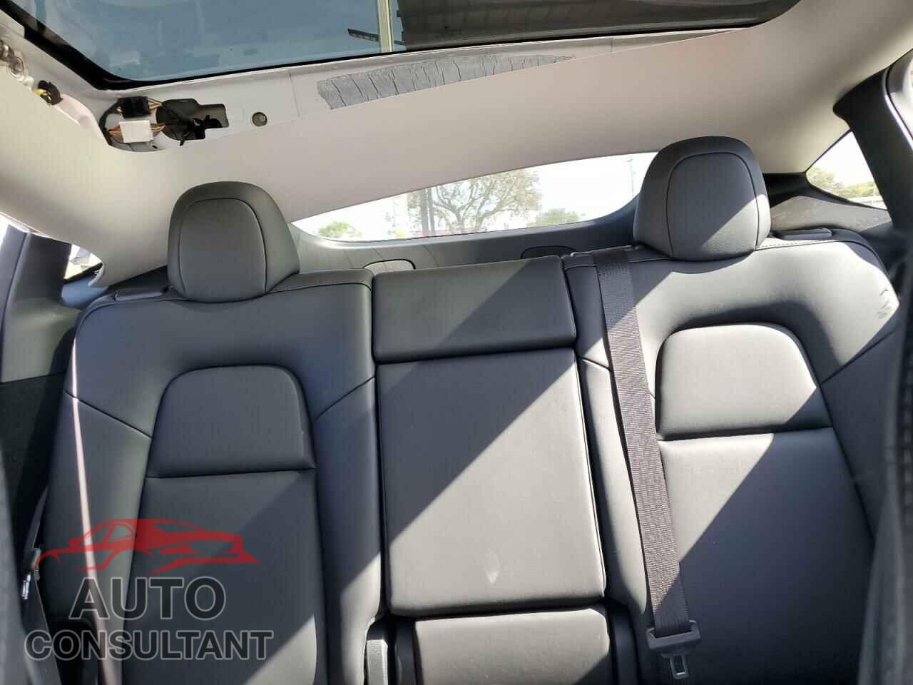 TESLA MODEL Y 2024 - 7SAYGDED7RF097569